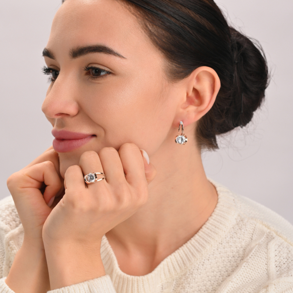 Серебряное кольцо с золотыми вставками (010к)