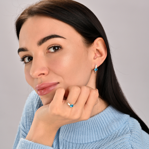 Серебряное кольцо с золотыми вставками (018к)