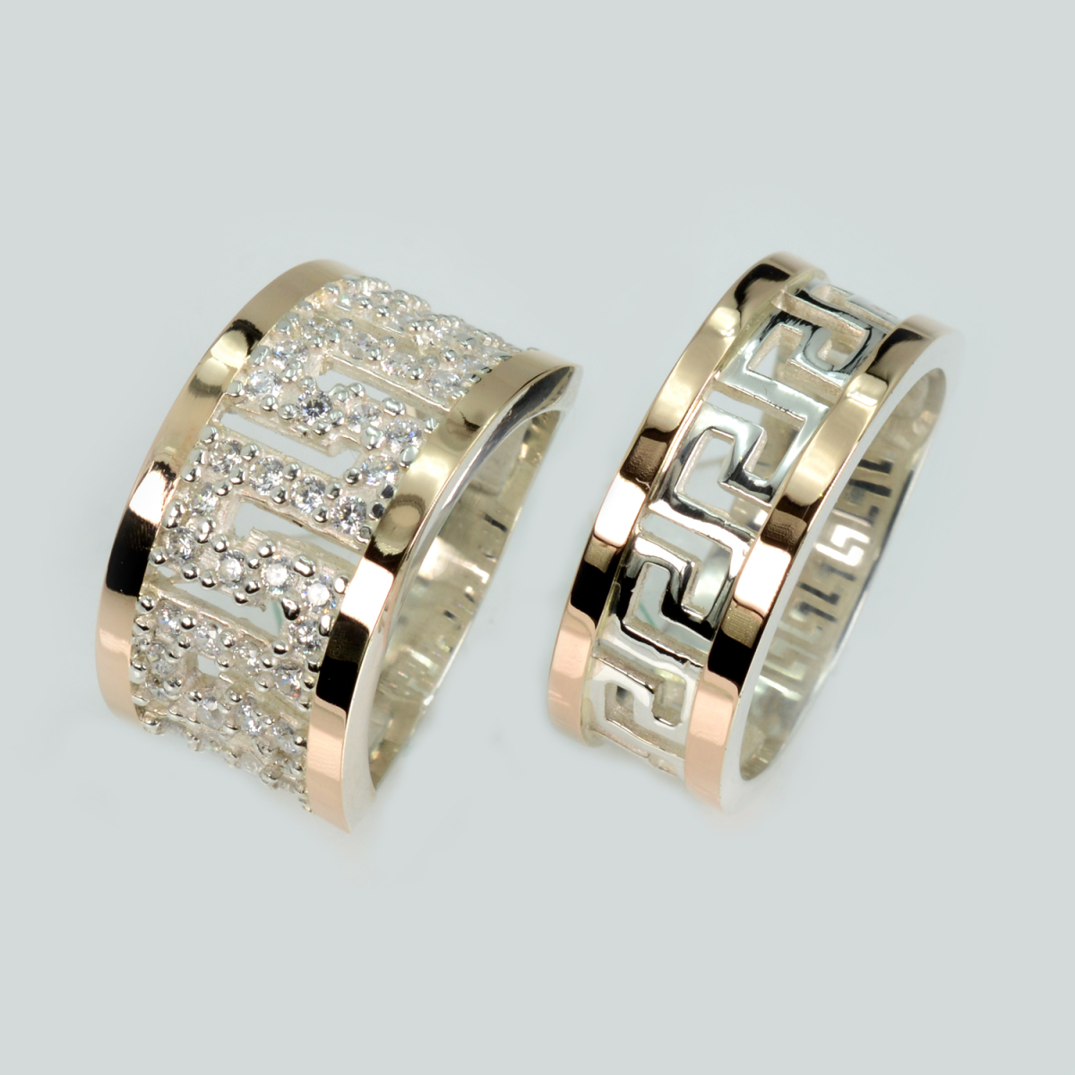 Пара серебряных обручальных колец с золотыми вставками (022к020к)