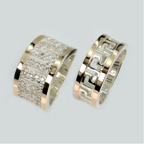 Пара серебряных обручальных колец с золотыми вставками