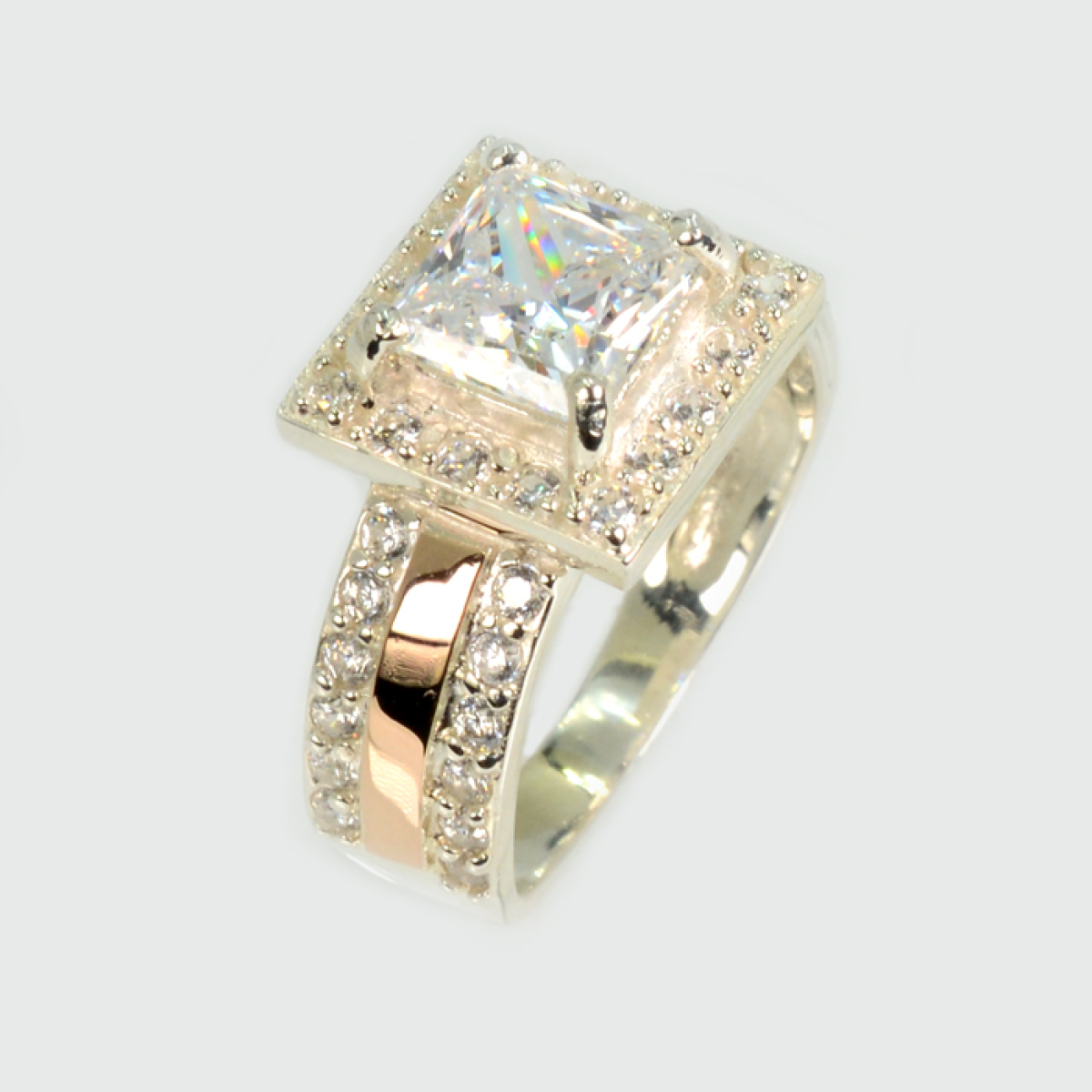 Серебряное кольцо с золотыми вставками (048к)