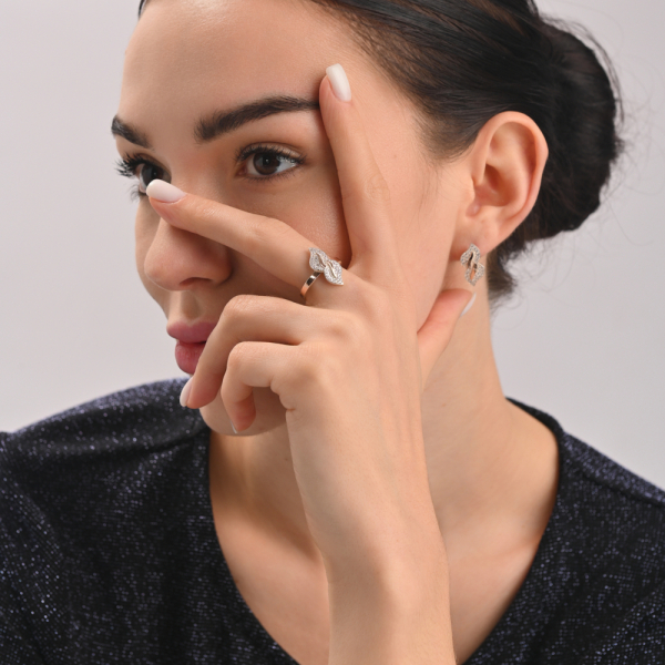 Серебряное кольцо с золотыми пластинками и фианитами (097к)