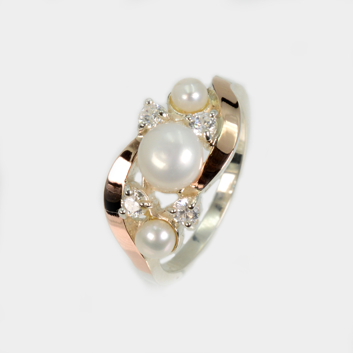 Серебряное кольцо с жемчугом (105к)