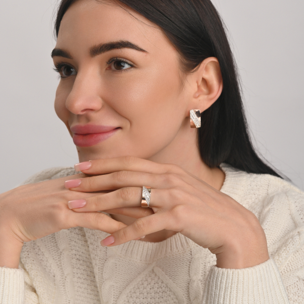 Серебряное кольцо с золотыми вставками (123к)