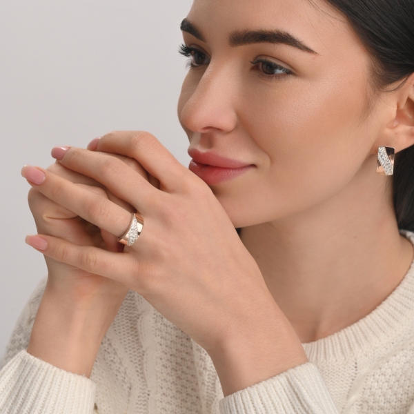 Серебряное кольцо с золотыми вставками (123к)