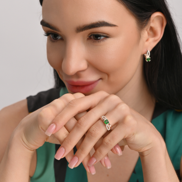 Серебряное кольцо с золотыми вставками (136к)