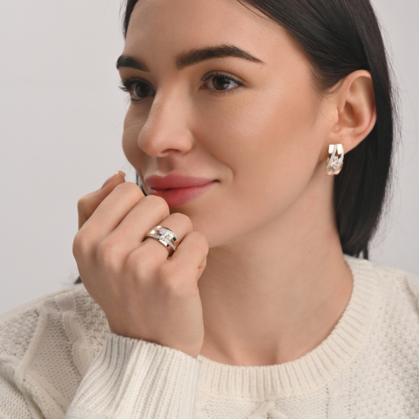 Серебряное кольцо с золотыми вставками (161к)