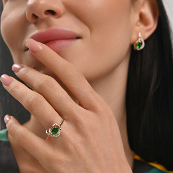 Серебряное кольцо с золотыми вставками (164к)