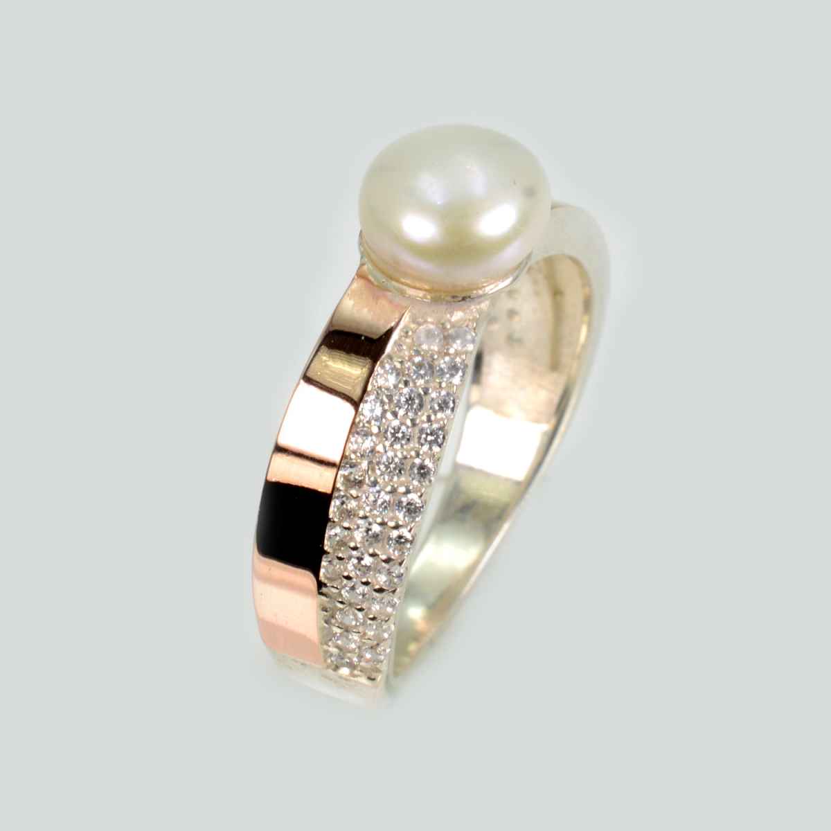 Серебряное кольцо с золотыми вставками (191к)