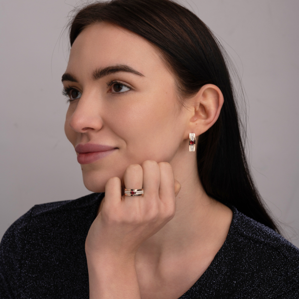 Серебряное кольцо с золотыми вставками (210к)