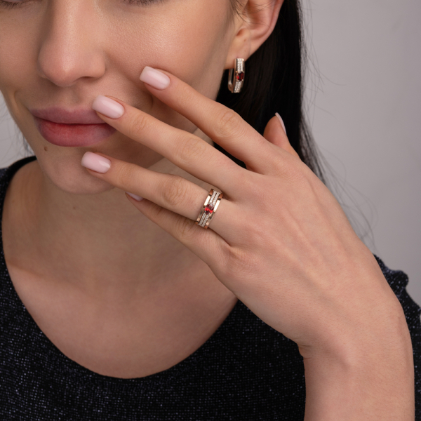 Серебряное кольцо с золотыми вставками (210к)