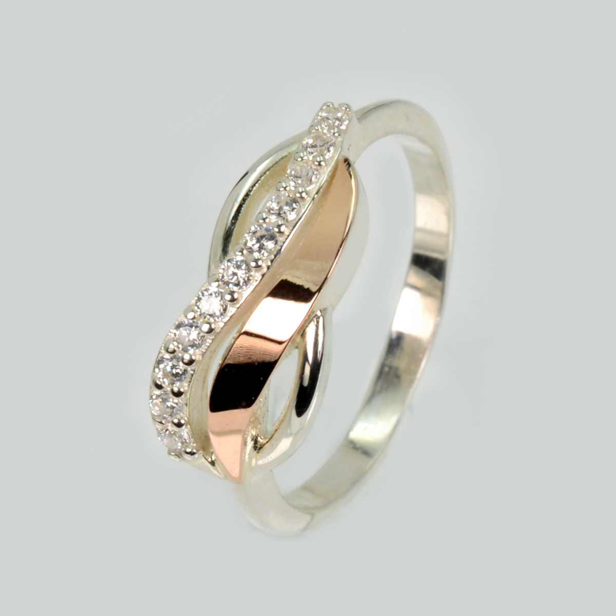 Серебряное кольцо с золотыми вставками (219к)