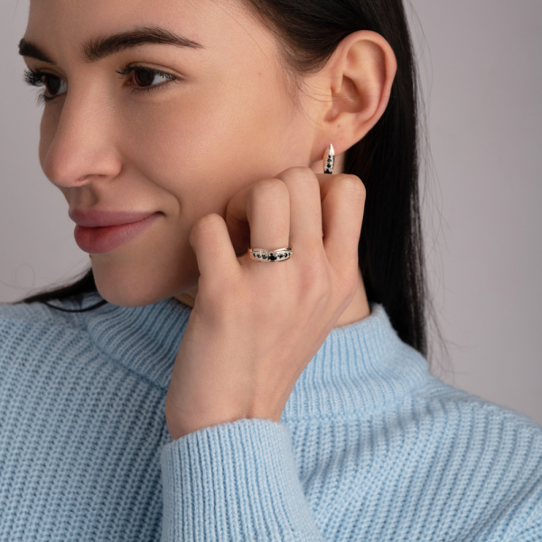 Серебряное кольцо с золотыми вставками (230к)