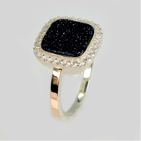 Серебряное кольцо с фианитами и авантюрином