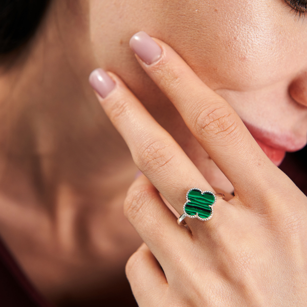 Серебряное кольцо с клевером (295к-2)