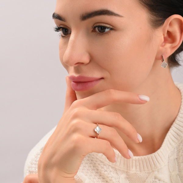 Серебряное кольцо с клевером и золотыми вставками (307к-1)