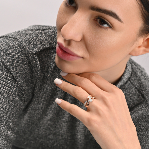 Серебряное кольцо с золотыми вставками (321к)