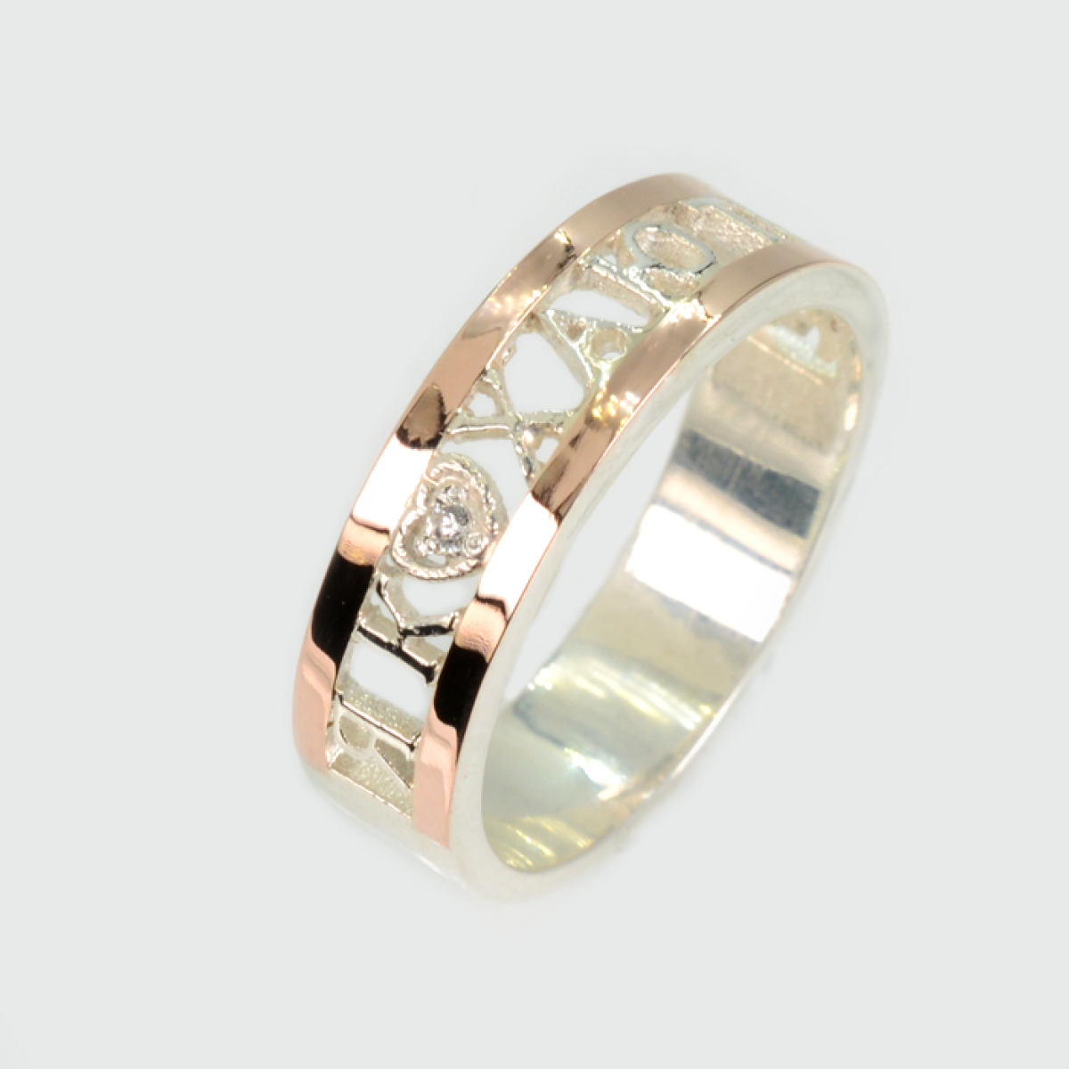 Серебряное кольцо с золотыми вставками "Я люблю тебя" (324к)