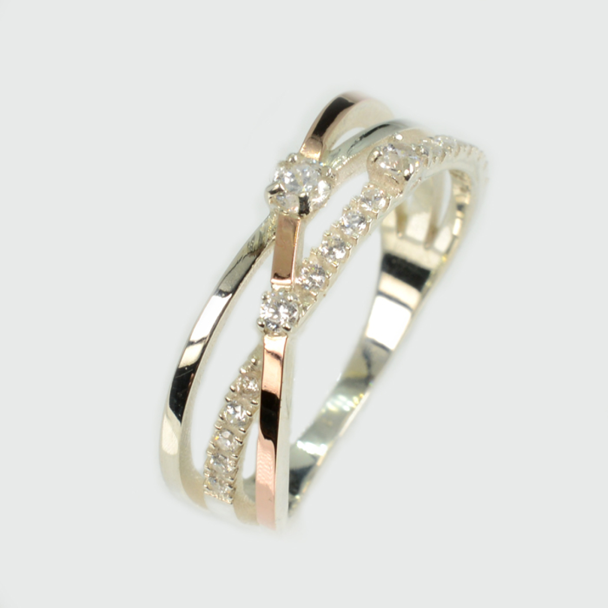 Серебряное кольцо с золотыми вставками (334к)