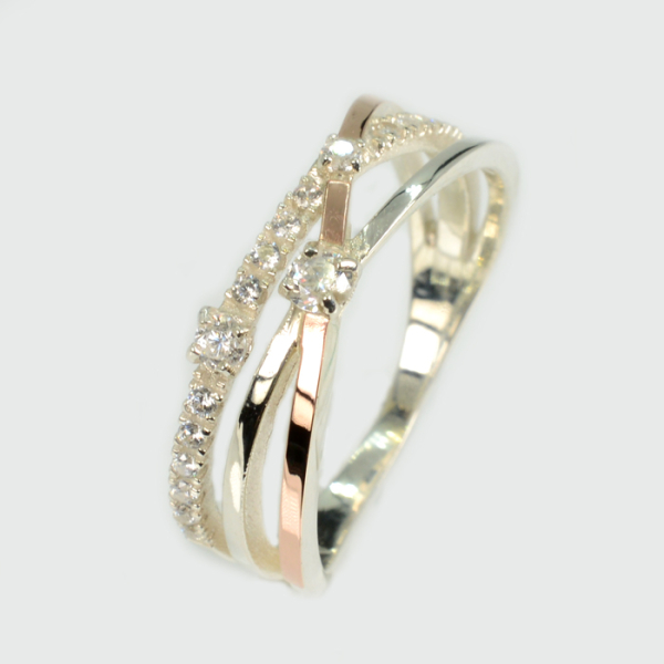 Серебряное кольцо с золотыми вставками (334к)