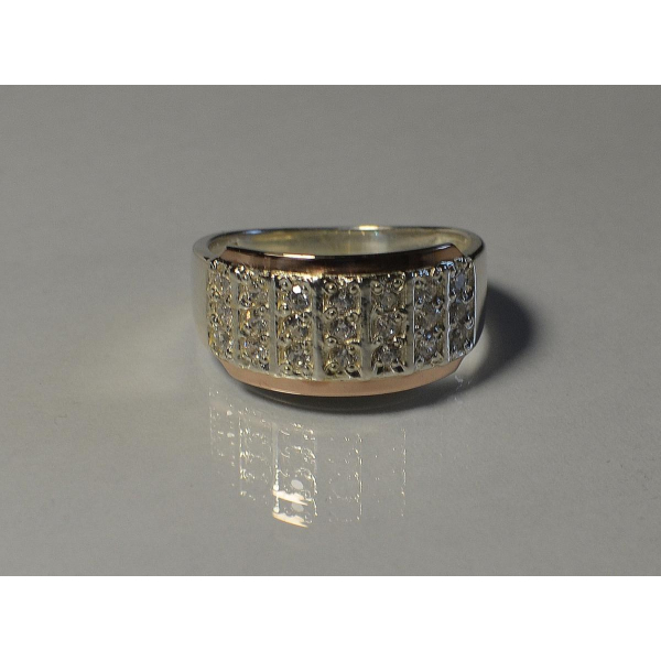 Серебряное кольцо с золотыми вставками (001к)