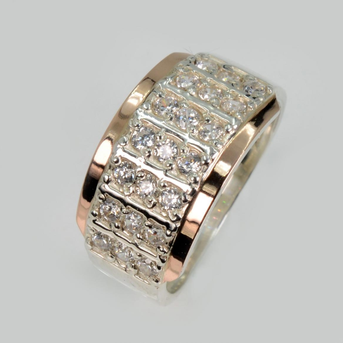 Серебряное кольцо с золотыми вставками (001к)