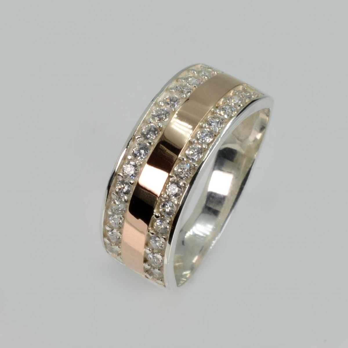 Серебряное кольцо с золотыми вставками (002к)