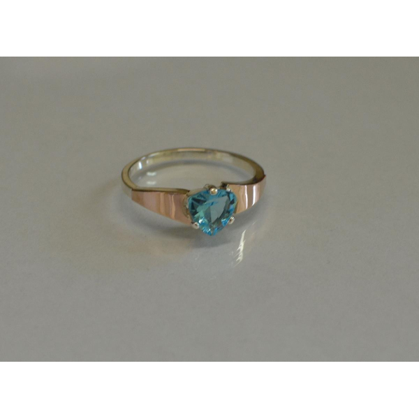 Серебряное кольцо с золотыми вставками (008к)