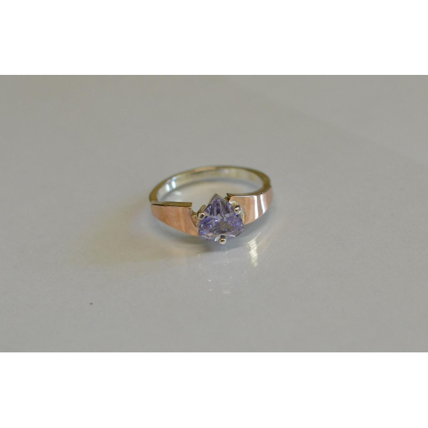 Серебряное кольцо с золотыми вставками (008к)