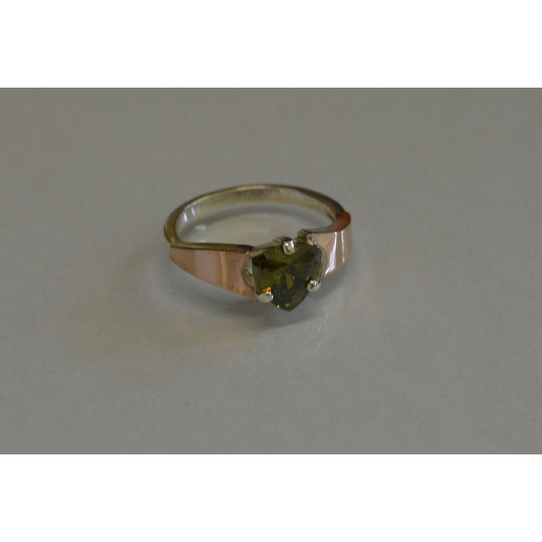 Серебряное кольцо с золотыми вставками (008к)