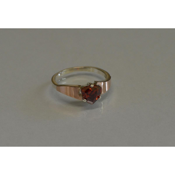 Серебряное кольцо с золотыми вставками (008к)