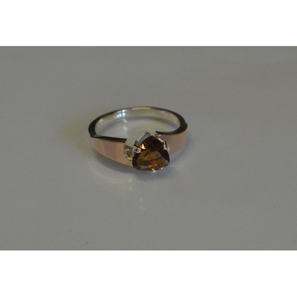 Серебряное кольцо с золотыми вставками (008к)