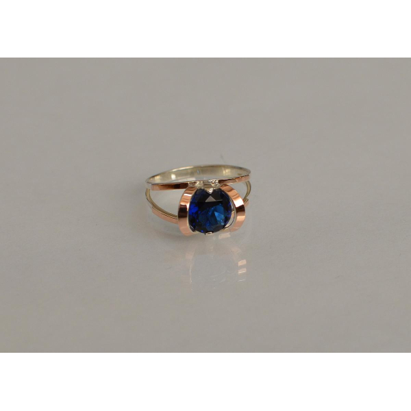 Кольцо серебряное  с золотыми вставками (010к)