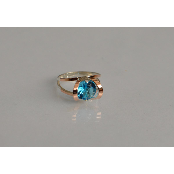 Кольцо серебряное  с золотыми вставками (010к)