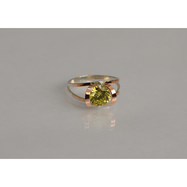 Кольцо серебряное  с золотыми вставками (010к)