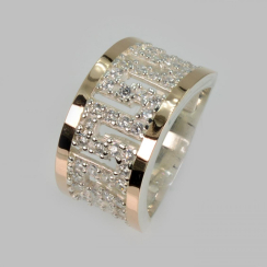 Серебряное кольцо с золотыми вставками.