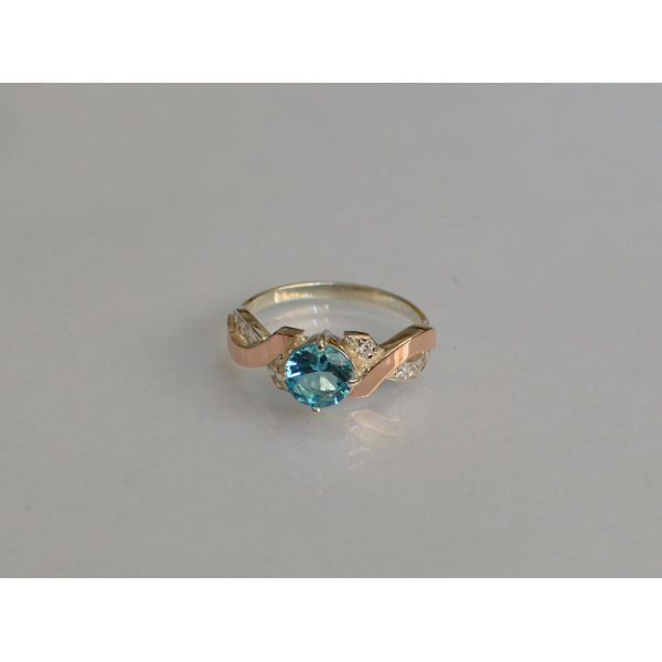 Кольцо серебряное с золотыми вставками (033к)