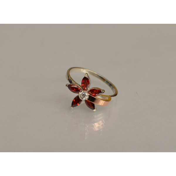 Серебряное кольцо с золотыми вставками (034к)