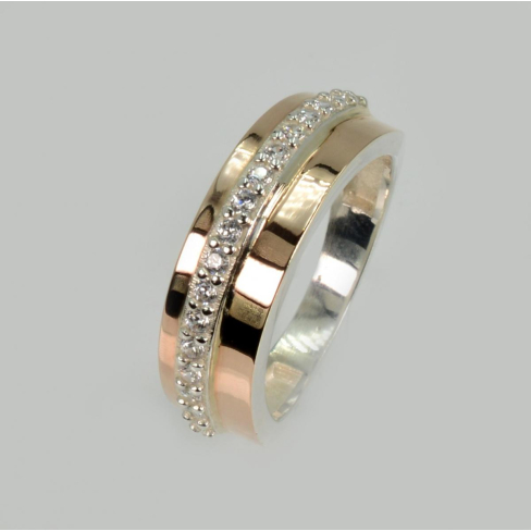 С золотыми накладками серебряное кольцо