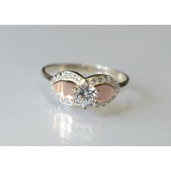 Серебряное кольцо со вставками из золота (042к)