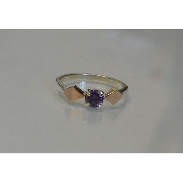 Серебряное кольцо со вставками из золота (044к)