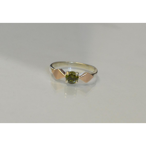 Серебряное кольцо со вставками из золота (044к)