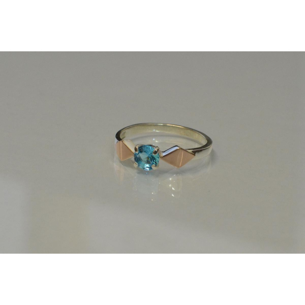 Серебряное кольцо со вставками из золота (044к)