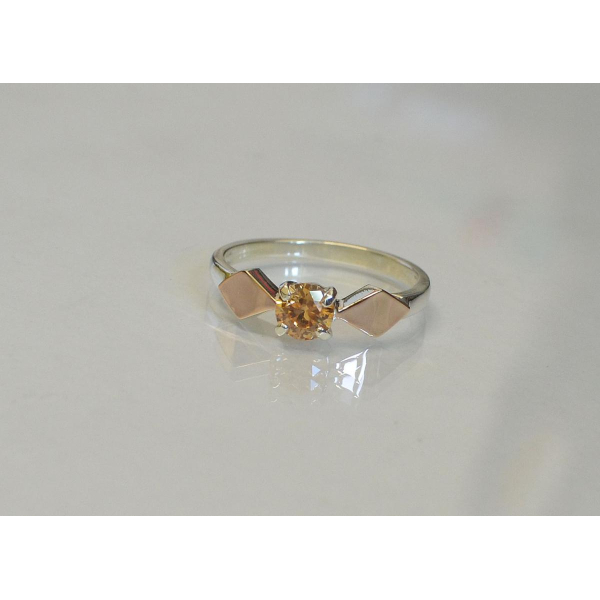 Серебряное кольцо со вставками из золота (044к)