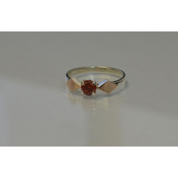 Серебряное кольцо со вставками из золота (044к)