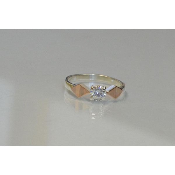 Серебряное кольцо со вставками из золота (044к)