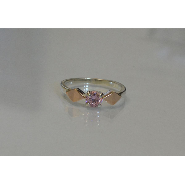 Серебряное кольцо со вставками из золота (044к)