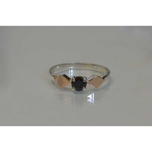 Серебряное кольцо со вставками из золота (044к)