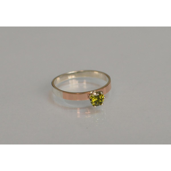 Серебряное кольцо снапайками  золота (045к)