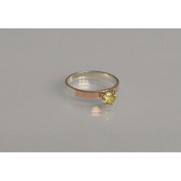 Серебряное кольцо снапайками  золота (045к)